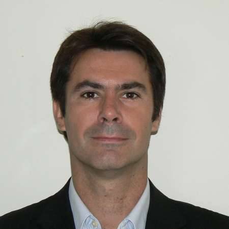 Stéphane Directeur E-Commerce & Retail, Négociations, Marketing