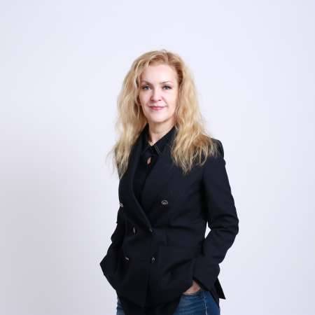 Giovanna Directrice de Projet: Transformation Digitale et expérience client, expertise Commerciale et Marketing Omnicanal